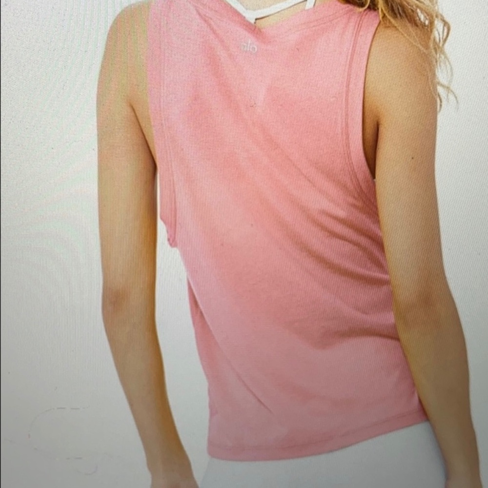 NWT Alo yoga model tank Macaroon Pink - Picture 2 of 3